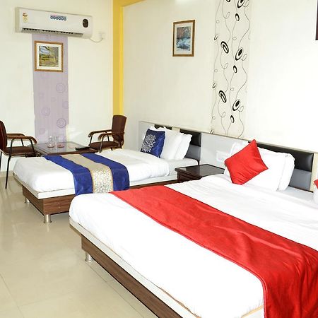 Hotel Neelkanth Residency Гандинагар Экстерьер фото