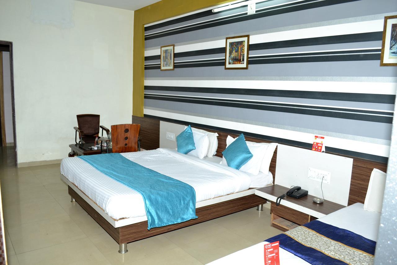 Hotel Neelkanth Residency Гандинагар Экстерьер фото