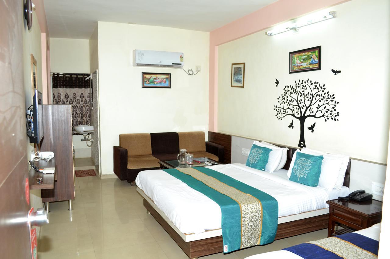 Hotel Neelkanth Residency Гандинагар Экстерьер фото