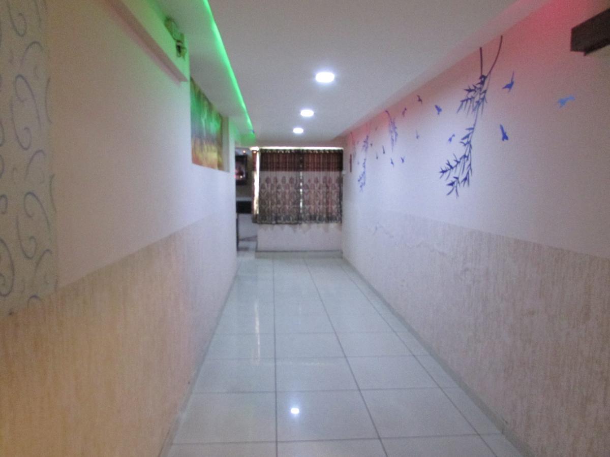 Hotel Neelkanth Residency Гандинагар Экстерьер фото