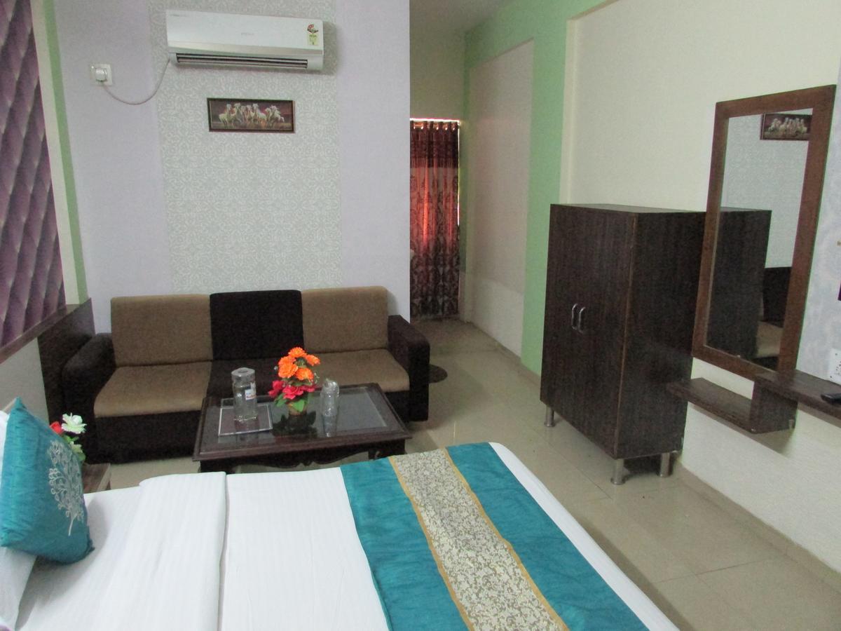 Hotel Neelkanth Residency Гандинагар Экстерьер фото