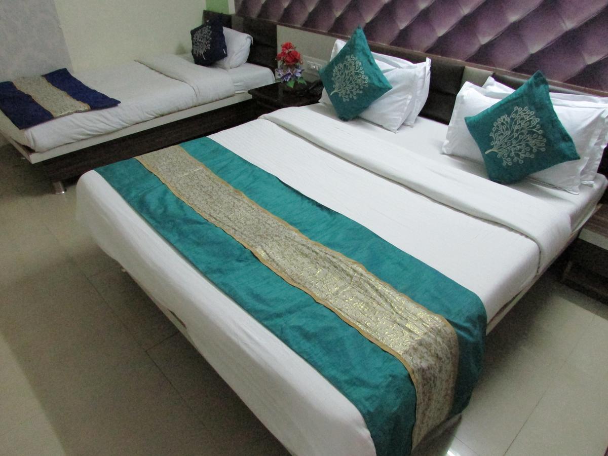 Hotel Neelkanth Residency Гандинагар Экстерьер фото