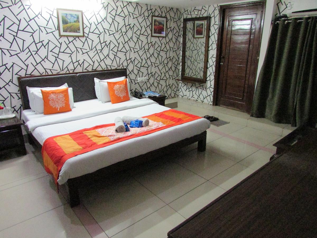 Hotel Neelkanth Residency Гандинагар Экстерьер фото