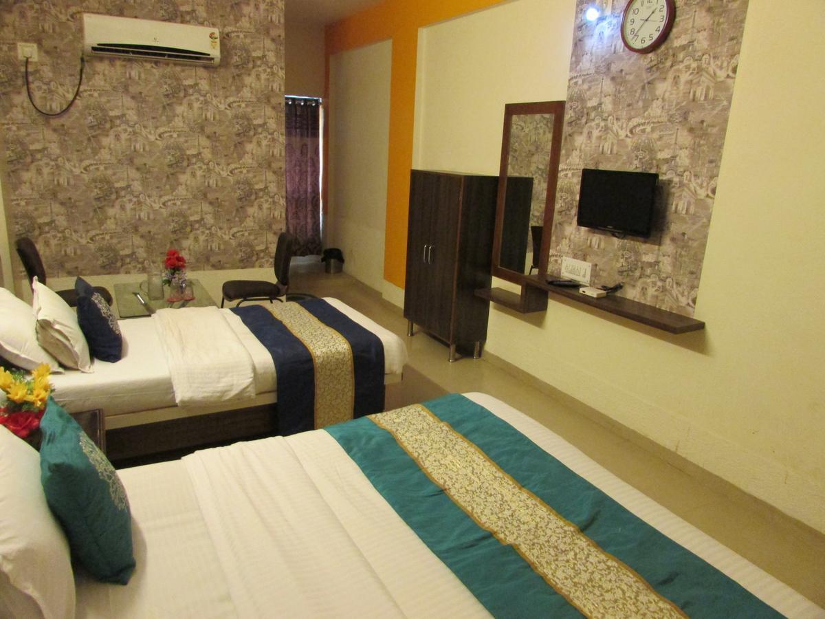 Hotel Neelkanth Residency Гандинагар Экстерьер фото