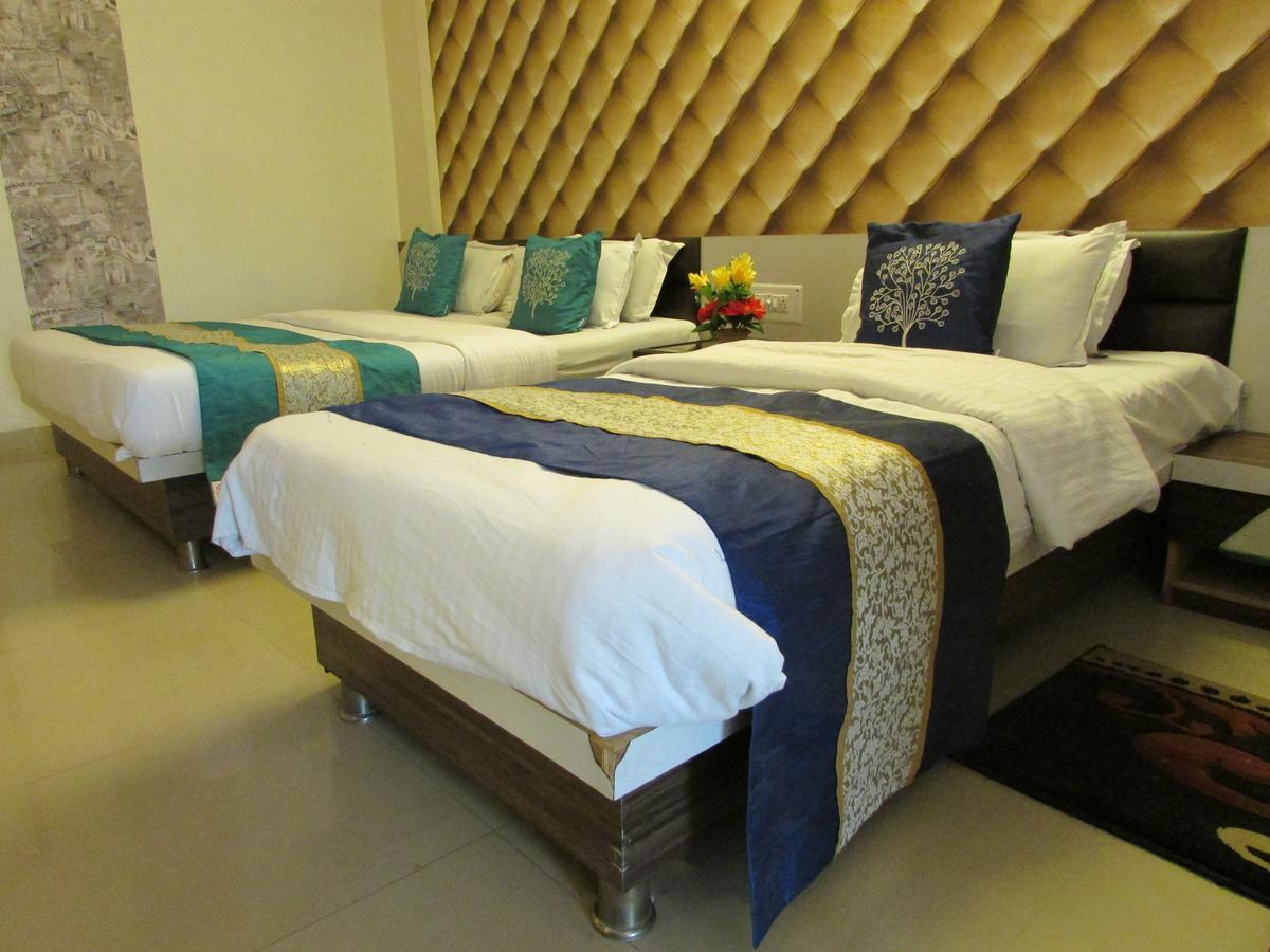 Hotel Neelkanth Residency Гандинагар Экстерьер фото
